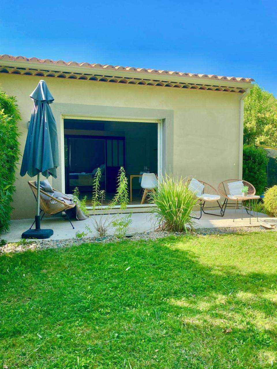 Appartement Neuf Et Au Calme Proche Avignon Althen-des-Paluds Exterior foto