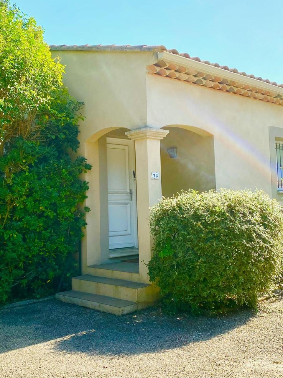 Appartement Neuf Et Au Calme Proche Avignon Althen-des-Paluds Exterior foto